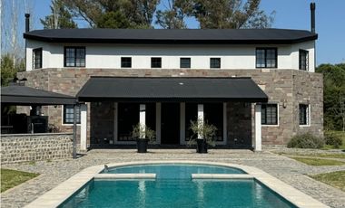 Casa quinta en Venta. Barrio de Chacras Malvinas en Brandsen