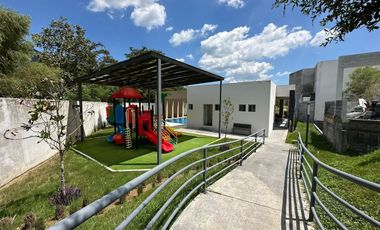 CASA EN VENTA EN AMORADA CARRETERA NACIONAL SANTIAGO