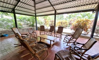 En Venta Finca 13.000 m2, Casa 260 m2 con Piscina Privada, San Joaquin