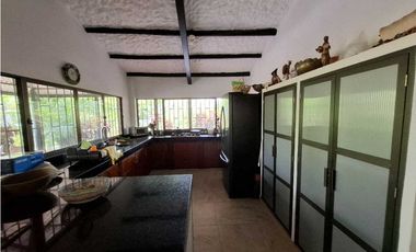 En Venta Finca 13.000 m2, Casa 260 m2 con Piscina Privada, San Joaquin