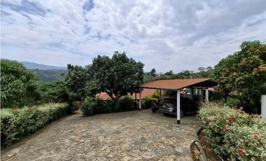 En Venta Finca 13.000 m2, Casa 260 m2 con Piscina Privada, San Joaquin
