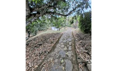 En Venta Finca 13.000 m2, Casa 260 m2 con Piscina Privada, San Joaquin