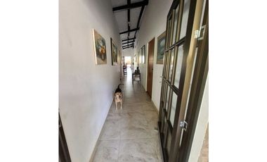 En Venta Finca 13.000 m2, Casa 260 m2 con Piscina Privada, San Joaquin