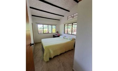 En Venta Finca 13.000 m2, Casa 260 m2 con Piscina Privada, San Joaquin