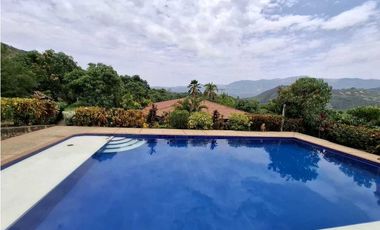 En Venta Finca 13.000 m2, Casa 260 m2 con Piscina Privada, San Joaquin