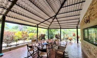 En Venta Finca 13.000 m2, Casa 260 m2 con Piscina Privada, San Joaquin