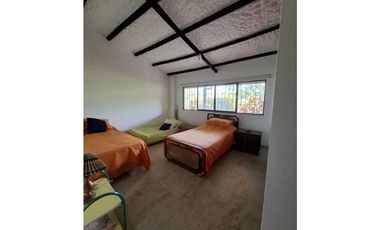 En Venta Finca 13.000 m2, Casa 260 m2 con Piscina Privada, San Joaquin