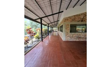 En Venta Finca 13.000 m2, Casa 260 m2 con Piscina Privada, San Joaquin