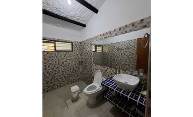 En Venta Finca 13.000 m2, Casa 260 m2 con Piscina Privada, San Joaquin