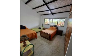 En Venta Finca 13.000 m2, Casa 260 m2 con Piscina Privada, San Joaquin