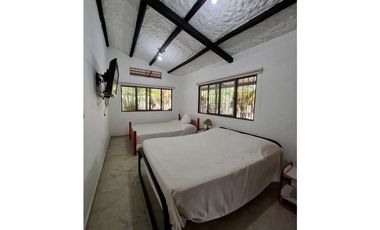 En Venta Finca 13.000 m2, Casa 260 m2 con Piscina Privada, San Joaquin