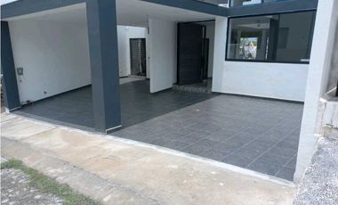 CASA EN VENTA EN RESIDENCIAL CORINTO BURGOS