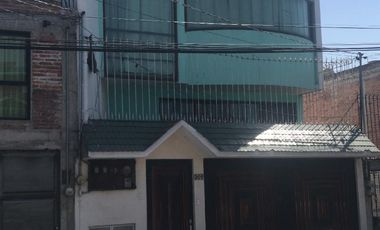 Venta de Edificio para uso de oficinas o departamentos en la colonia Américas en Toluca