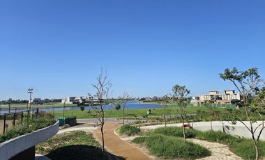 Terreno a la laguna en venta, Barrio Los Puentes Nordelta, orientación Norte