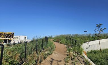 Terreno a la laguna en venta, Barrio Los Puentes Nordelta, orientación Norte