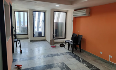 SE ALQUILA OFICINA EN AVENIDA BALBOA NEGOCIABLE