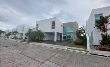 Venta de casa en Costa Sur (Costa Esmeralda) GTA