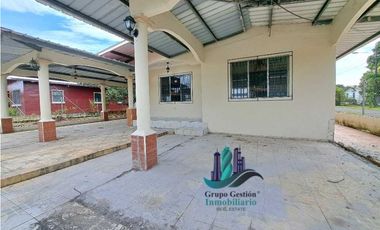 VENDO CASA DE ESQUINA CERCADA LOS ALGARROBOS