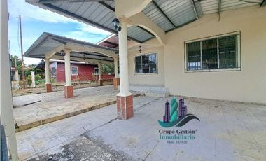 VENDO CASA DE ESQUINA CERCADA LOS ALGARROBOS