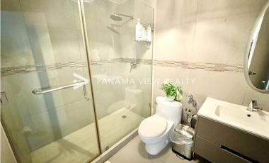 YACHT CLUB / AVENIDA BALBOA / VENTA