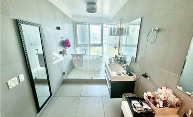 YACHT CLUB / AVENIDA BALBOA / VENTA
