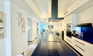 YACHT CLUB / AVENIDA BALBOA / VENTA