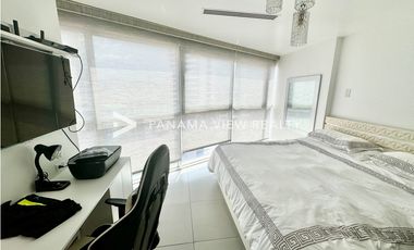 YACHT CLUB / AVENIDA BALBOA / VENTA