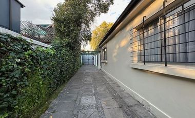 Casa en Venta en Amplia casa en el límite entre las comunas de La Reina y Las Condes. Bilbao/Américo Vespucio. Metro Bilbao, Jumbo Bilbao, Country Clu