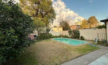 Casa en Venta en Amplia casa en el límite entre las comunas de La Reina y Las Condes. Bilbao/Américo Vespucio. Metro Bilbao, Jumbo Bilbao, Country Clu