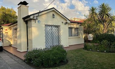 Casa en Venta en Amplia casa en el límite entre las comunas de La Reina y Las Condes. Bilbao/Américo Vespucio. Metro Bilbao, Jumbo Bilbao, Country Clu