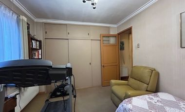 Casa en Venta en Amplia casa en el límite entre las comunas de La Reina y Las Condes. Bilbao/Américo Vespucio. Metro Bilbao, Jumbo Bilbao, Country Clu