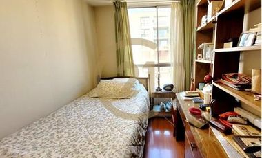 VENTA DEPTO 2DORM, MONEDA, METRO ULA, APTO DISCAP.