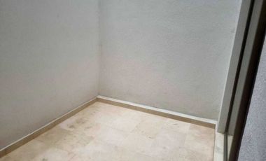 DEPARTAMENTO EN VENTA CON PATIO, CERCA DE LA HERRADURA