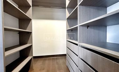 Departamento en Venta en LUMINOSO Y AMPLIO DEPARTAMENTO EN VITACURA