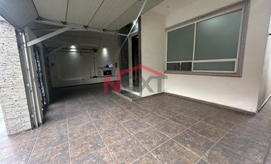 SE VENDE CASA EN LOS REALES