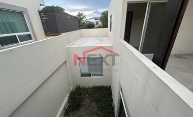 SE VENDE CASA EN LOS REALES