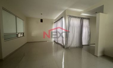 SE VENDE CASA EN LOS REALES