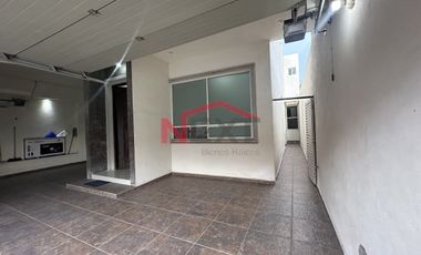 SE VENDE CASA EN LOS REALES
