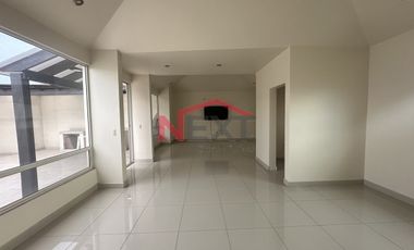 SE VENDE CASA EN LOS REALES