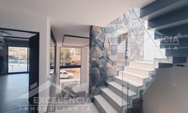 VENTA DE CASA EN LOMAS DE LAS AMERICAS SUR