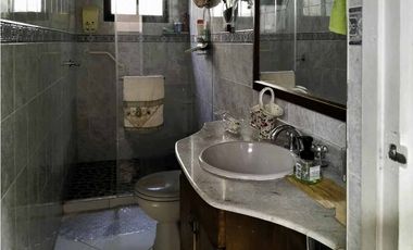 VENTA CASA 2DO PISO BARRIO BOSTON MEDELLIN
