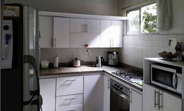 VENTA CASA 2DO PISO BARRIO BOSTON MEDELLIN