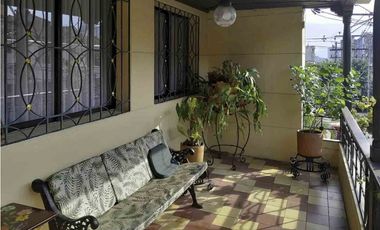 VENTA CASA 2DO PISO BARRIO BOSTON MEDELLIN