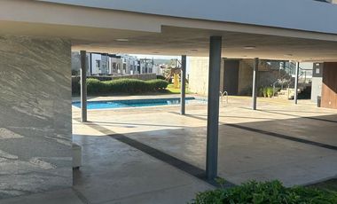 Se Vende Casa en Condominio Zona San Isidro