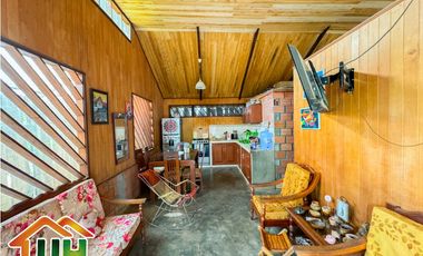 00623-VENDO DOS VIVIENDAS ECOLOGICAS-YARINACOCHA-EN ESQUINA-AT 275 M2