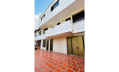SE ALQUILA HERMOSO APARTAMENTO EN EL BARRIO LA FLORA- CALI