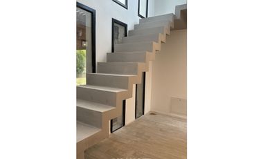 VENTA DE CASA EN COSTA ESMERALDA