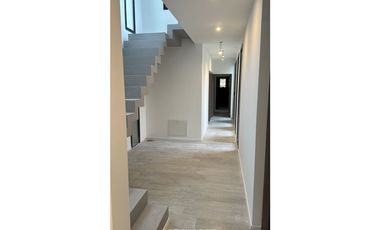 VENTA DE CASA EN COSTA ESMERALDA