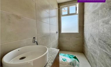 Casa terminada, por estrenar dentro de Urbanización, Sur de Manta.