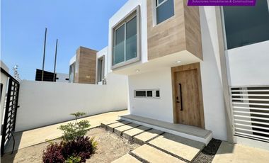 Casa terminada, por estrenar dentro de Urbanización, Sur de Manta.